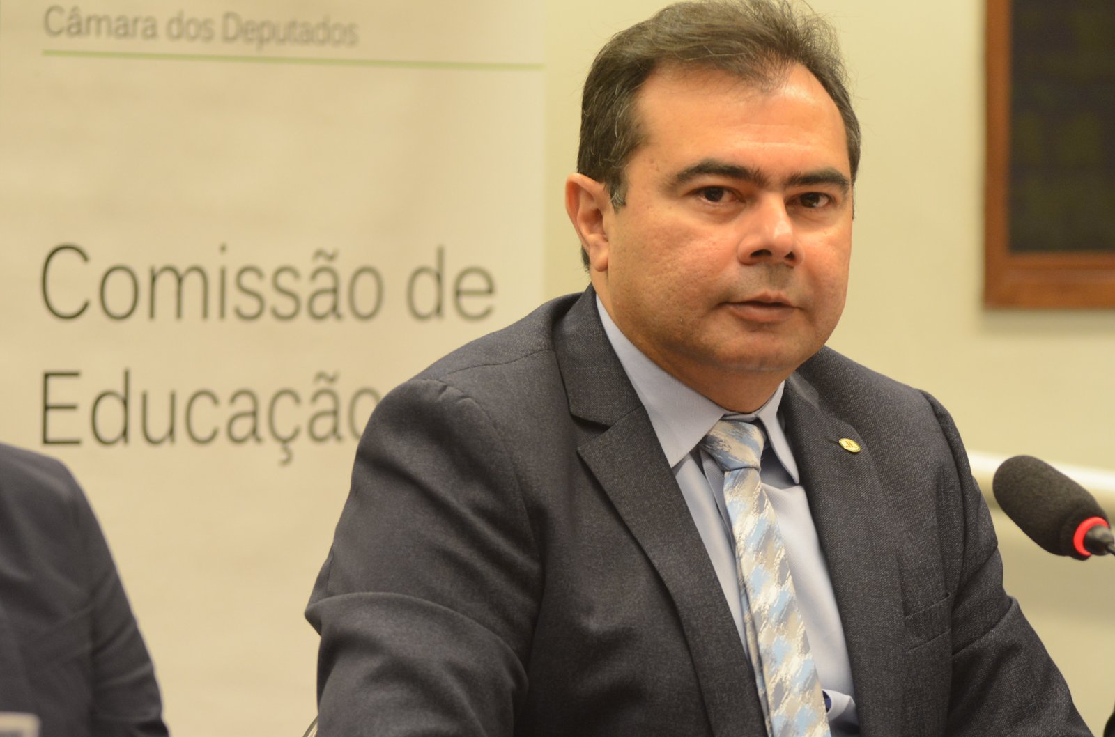 Comissão debate educação e proteção dos direitos da criança e do adolescente