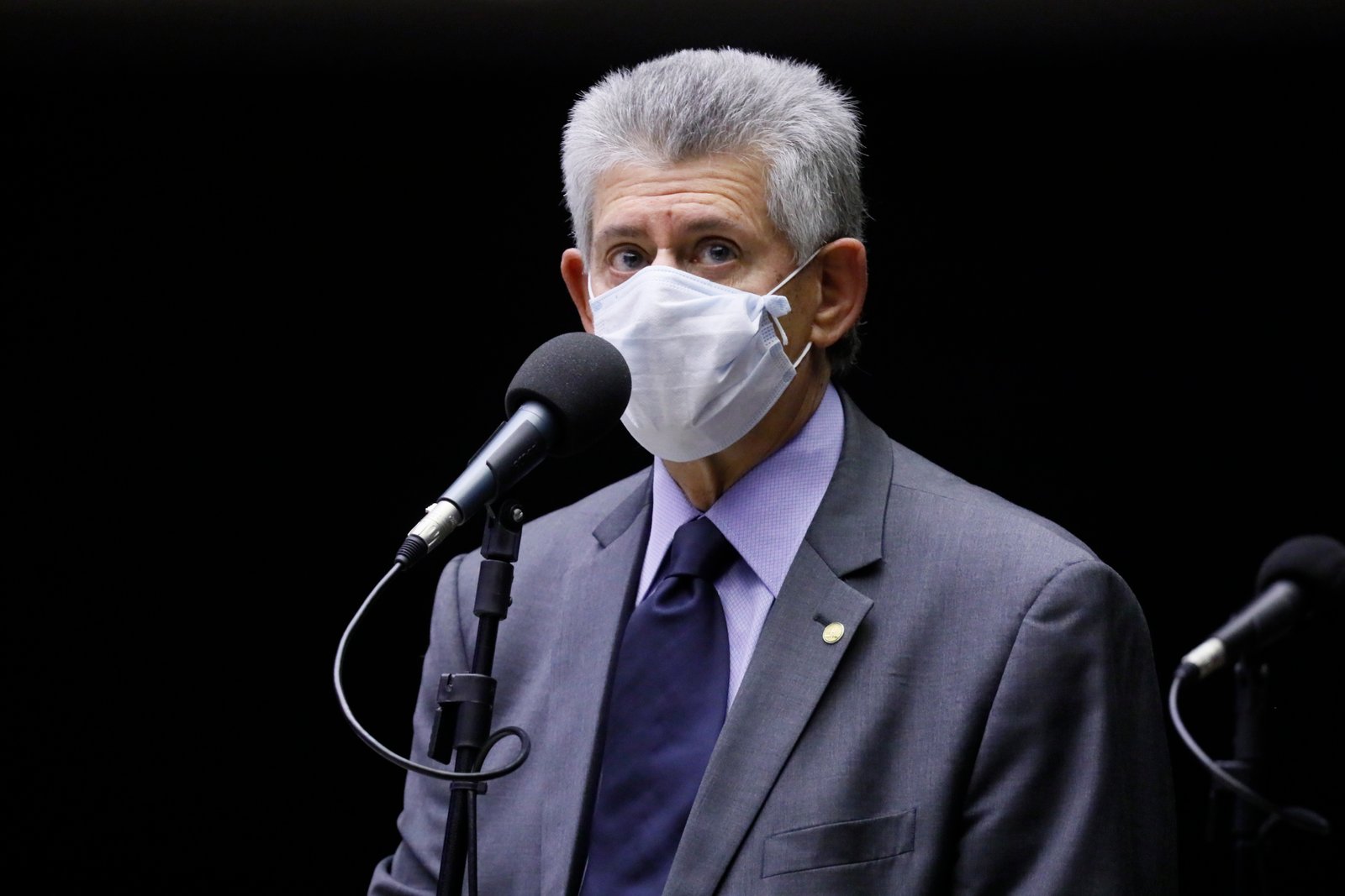 Congresso aprova compra de vacinas contra covid por estados, municípios e setor privado