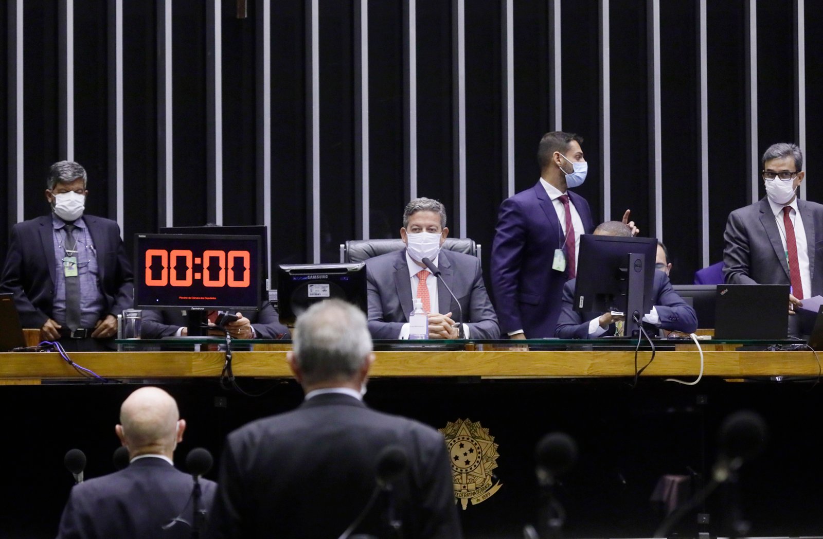 Câmara aprova novas medidas para combater a pandemia