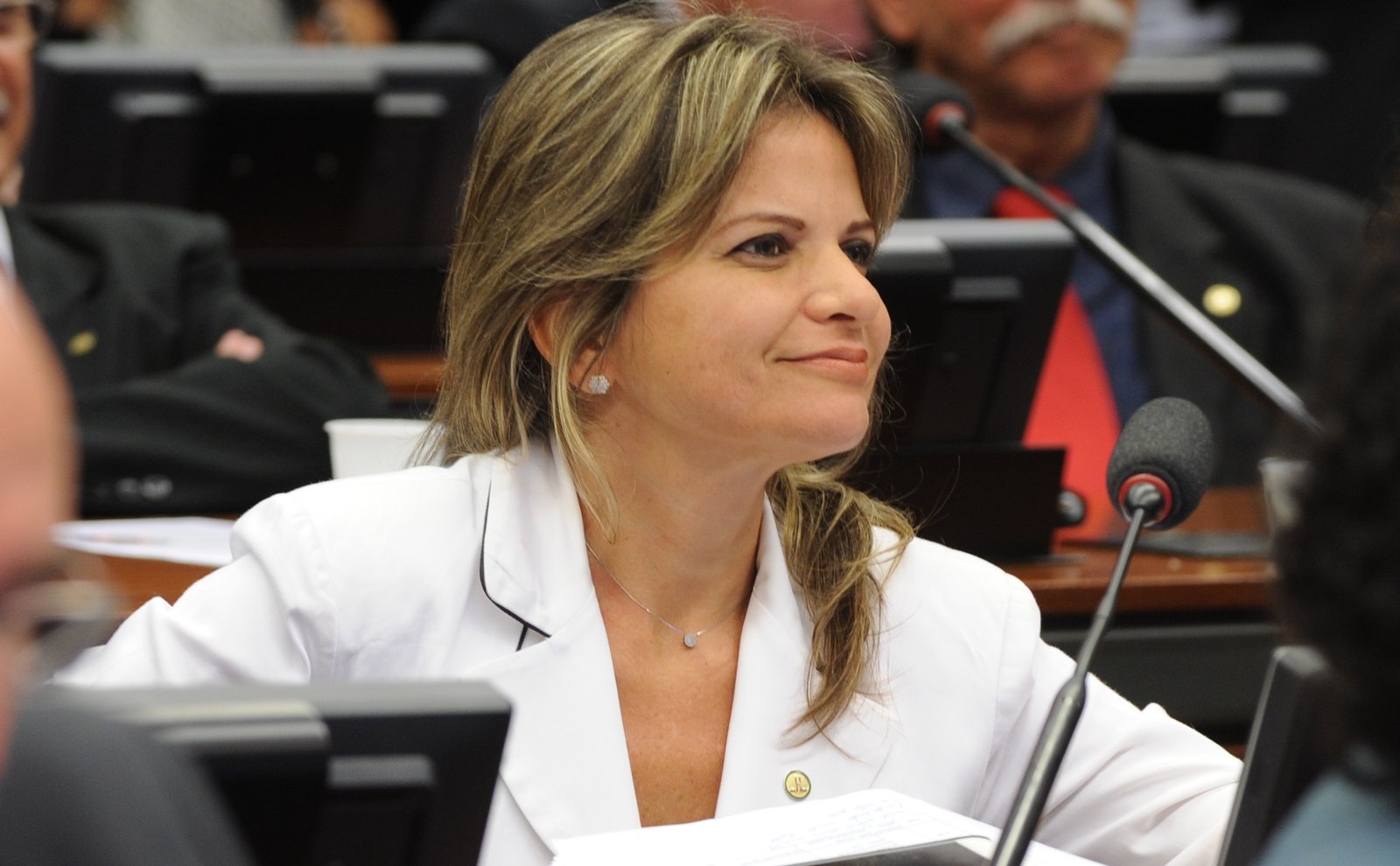 Comissão aprova texto de Flávia Morais que obriga órgãos de trânsito a leiloar veículos não reclamados