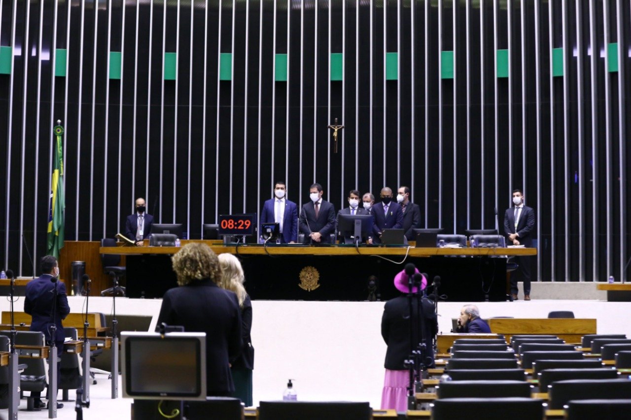 Plenário aprova novas medidas de combate a efeitos da pandemia