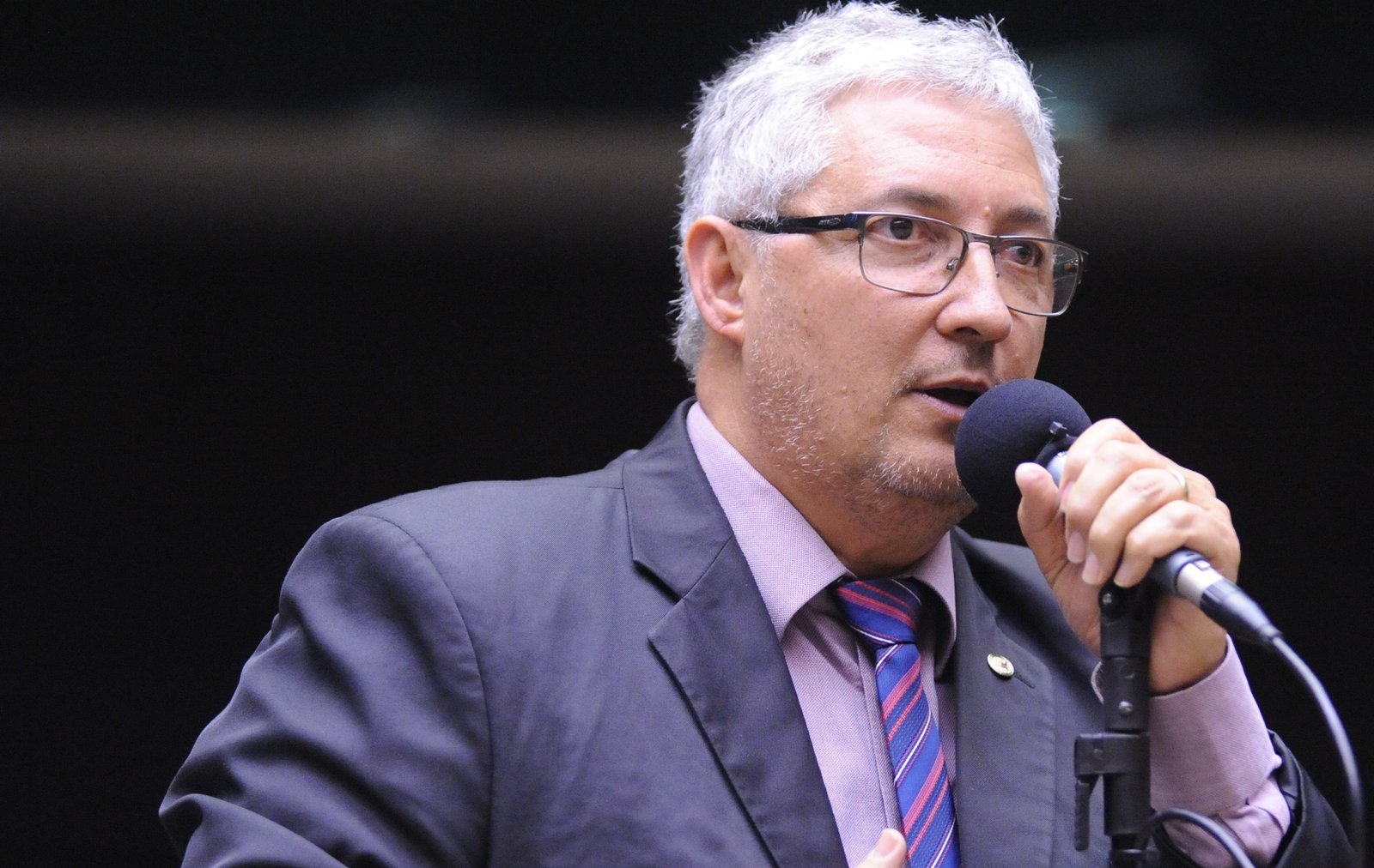 Comissão aprova compra de veículo com isenção de IPI a cada dois anos por taxista e pessoa com deficiência