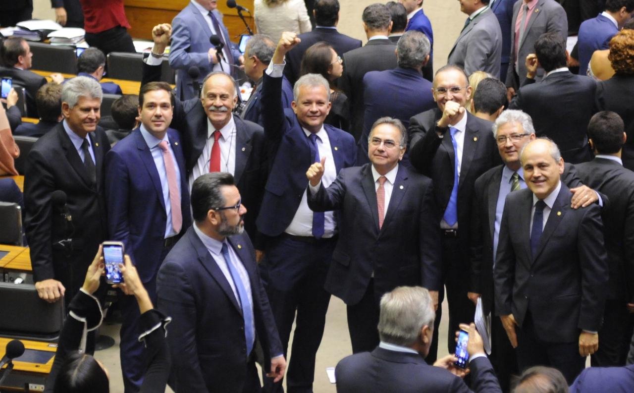 Câmara aprova emenda do PDT com regras de aposentadoria mais favoráveis para professores