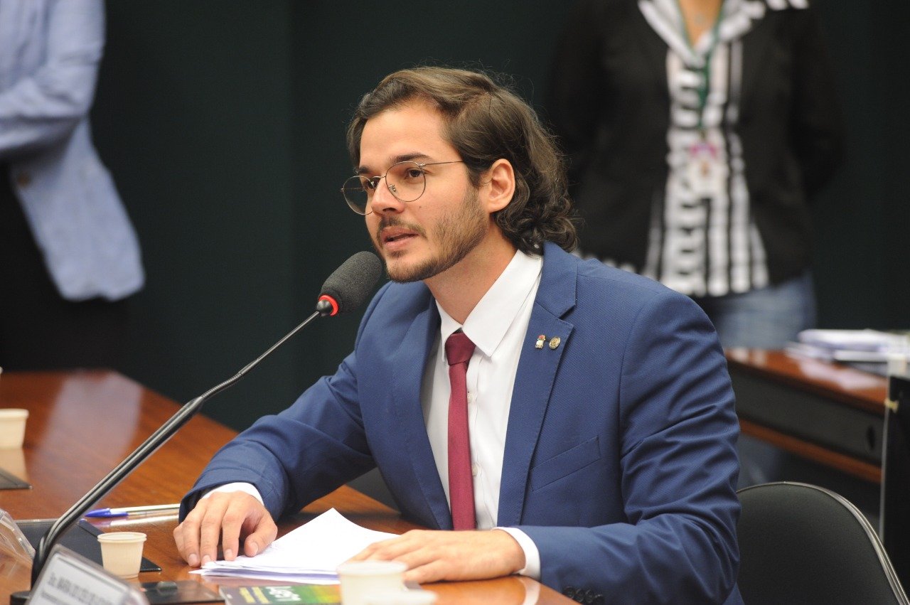 Túlio Gadêlha entra com representação contra Jair Bolsonaro por incitar protestos