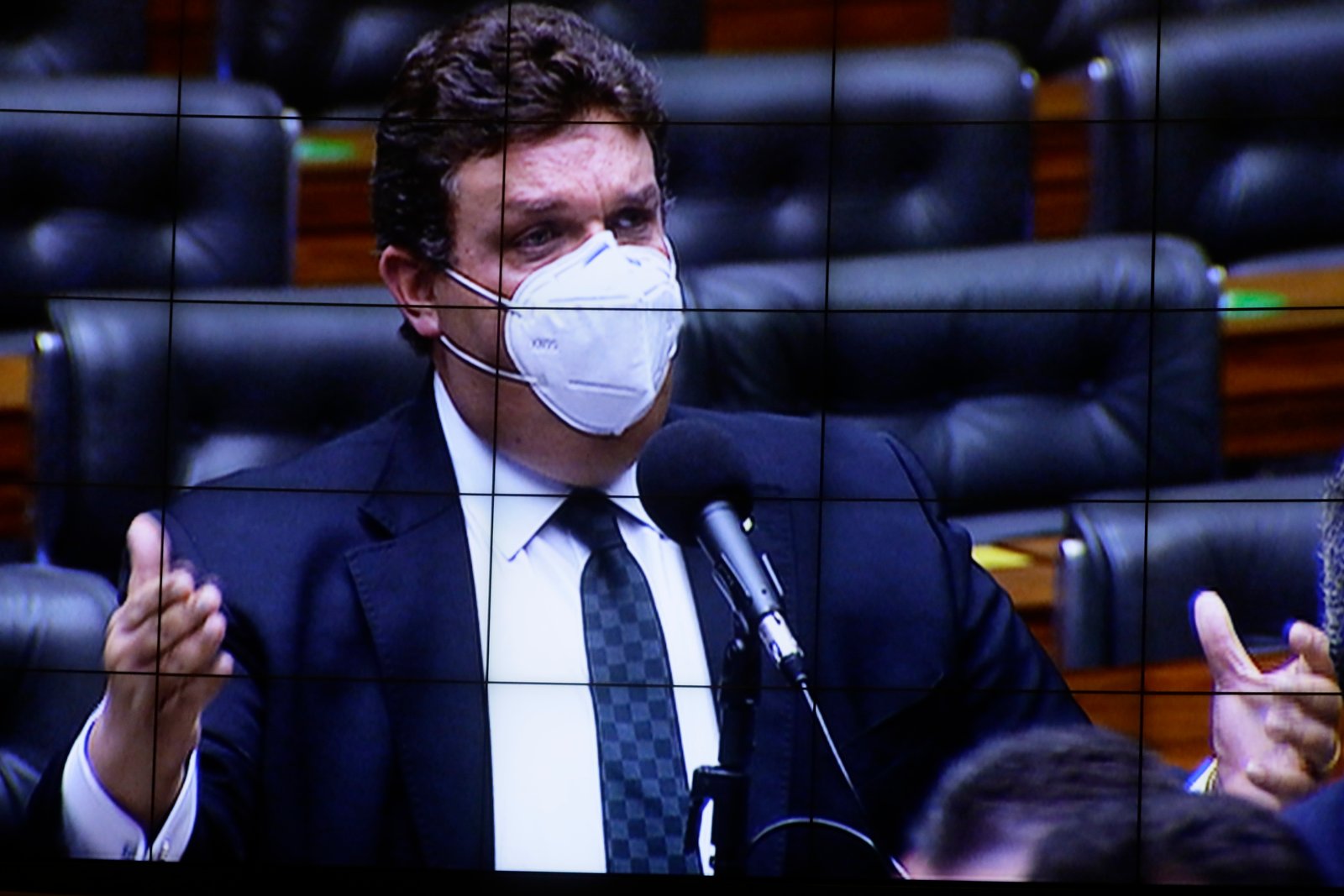 No retorno das sessões no plenário, Câmara aprova polêmica autonomia do BC e mais quatro propostas