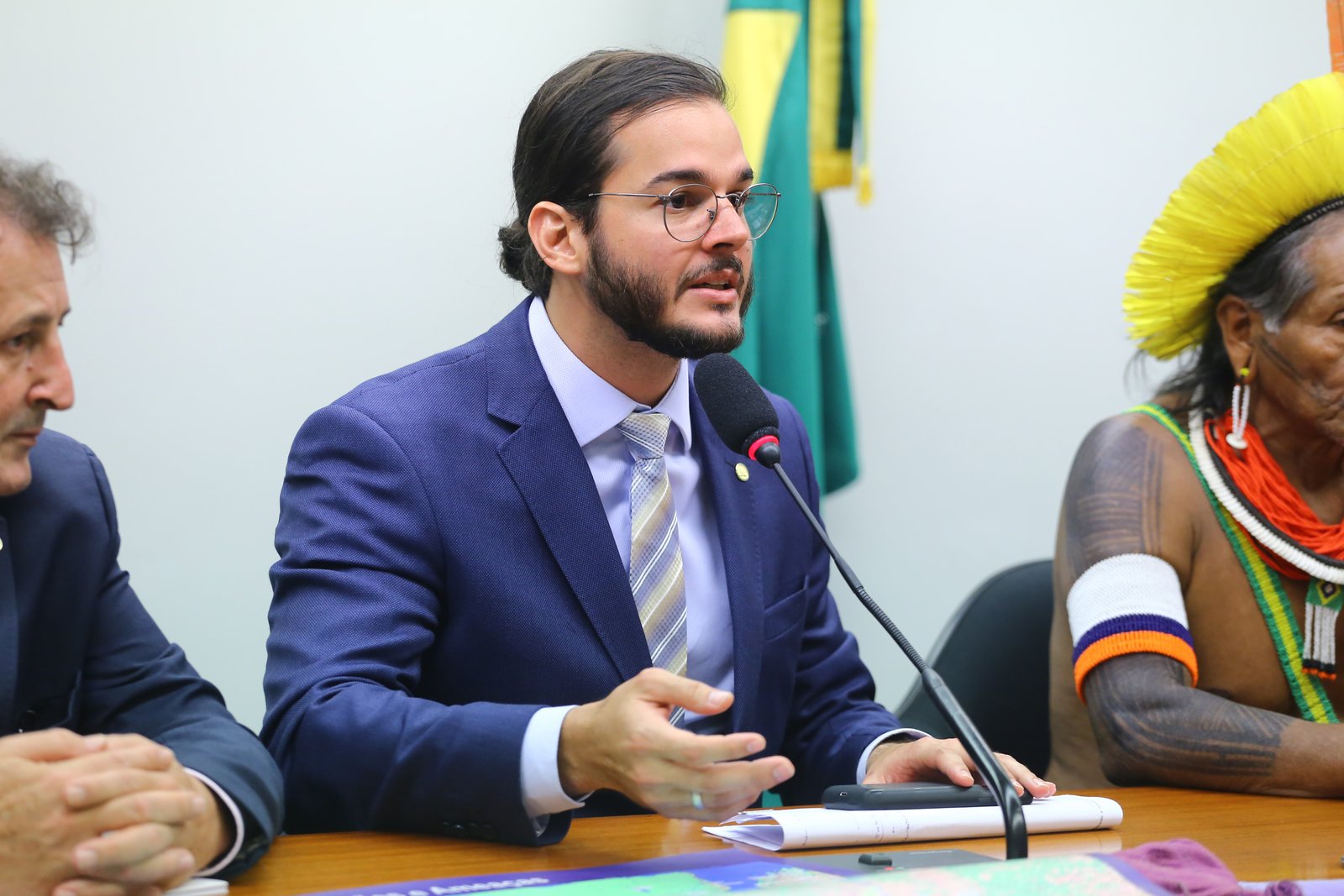 Túlio Gadêlha e Carlos Lupi entram com ação no Supremo para suspender leilão de petróleo em Noronha