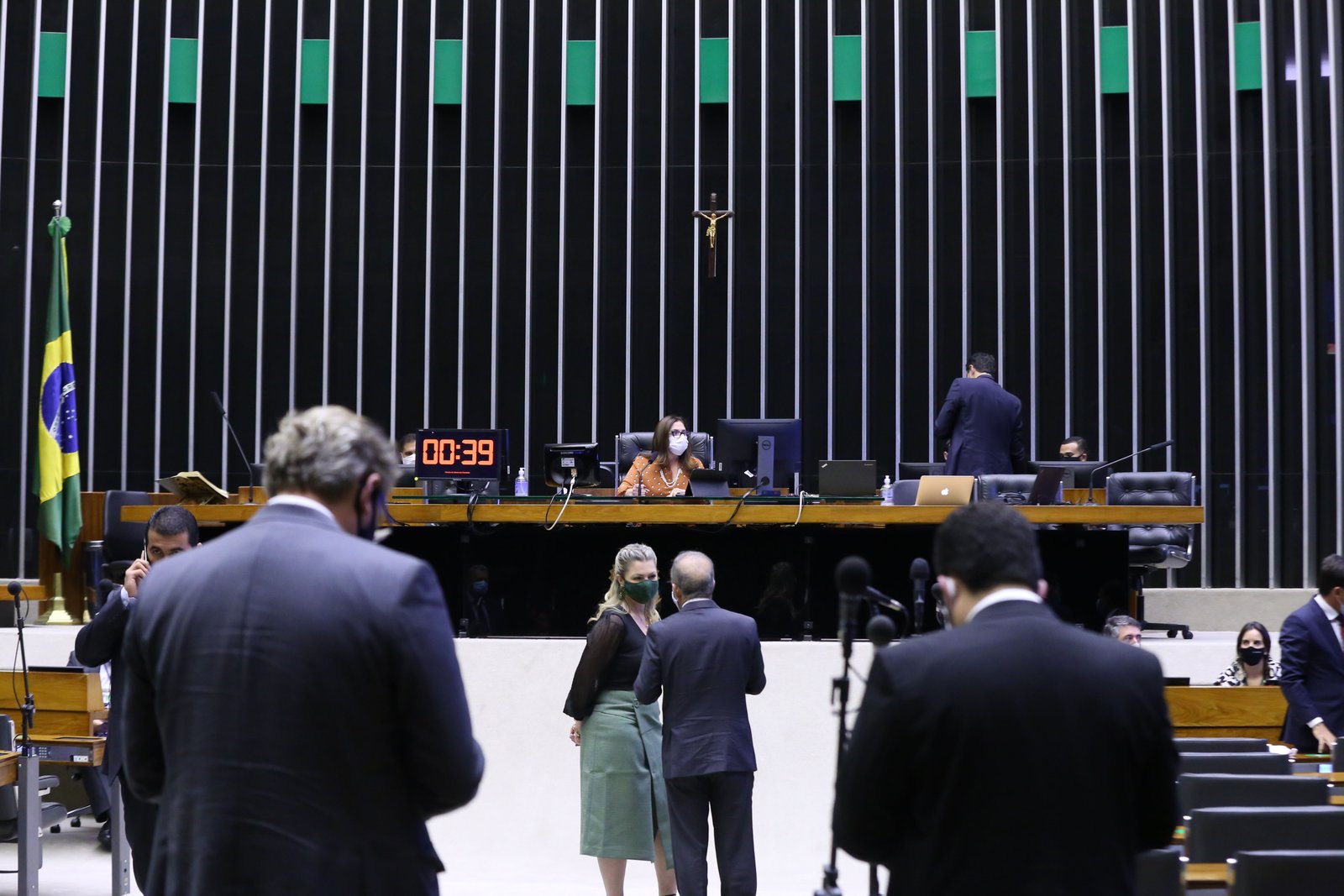 Com obstrução de oposicionistas, Câmara aprova um projeto e três urgências na semana
