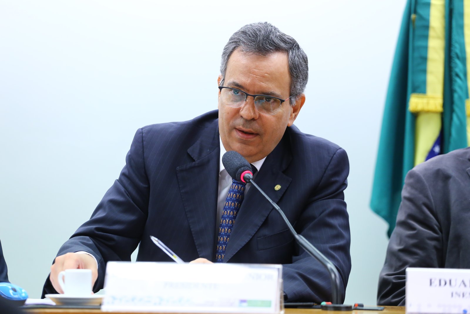 Proposta de Félix Mendonça autoriza Executivo a controlar preços e produzir itens essenciais no combate a epidemias