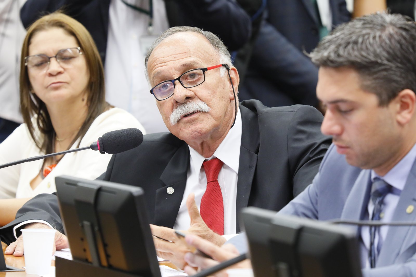 Paulo Ramos sugere suspender pregões do mercado financeiro por 120 dias