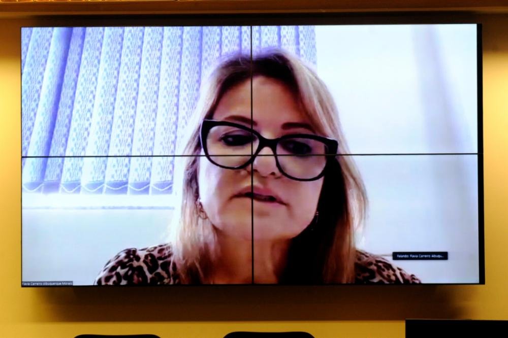 Comissão aprova projeto que aperfeiçoa casas de acolhimento a mulheres vítima de violência doméstica