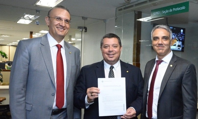 Deputados sergipanos protocolam CPI das Companhias Aéreas