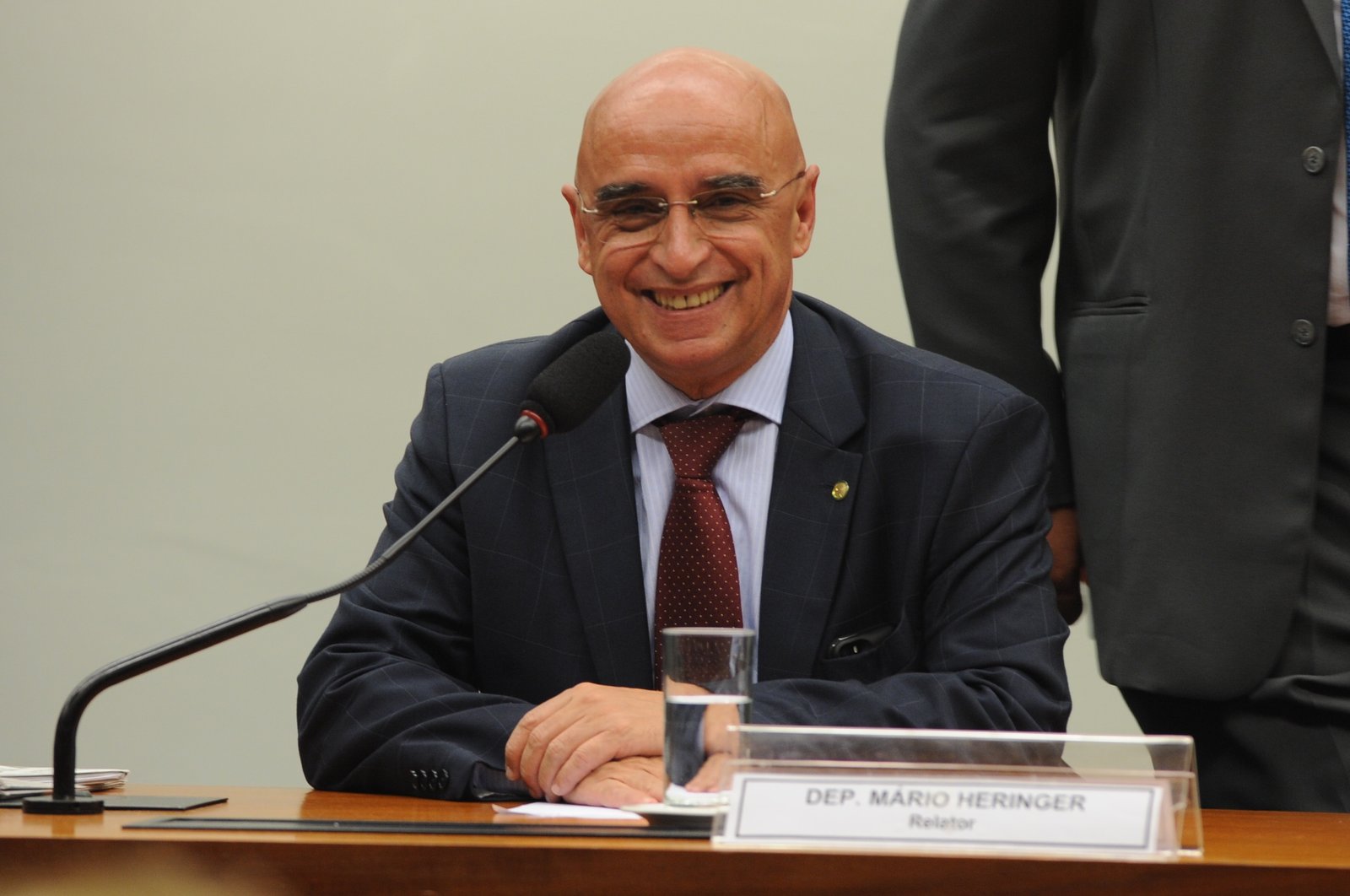 Comissão aprova projeto de Mário Heringer sobre combate à violência nas escolas