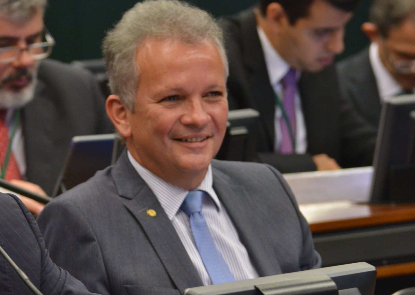 Finanças e Tributação aprova projeto que extingue contribuição extra para o FGTS