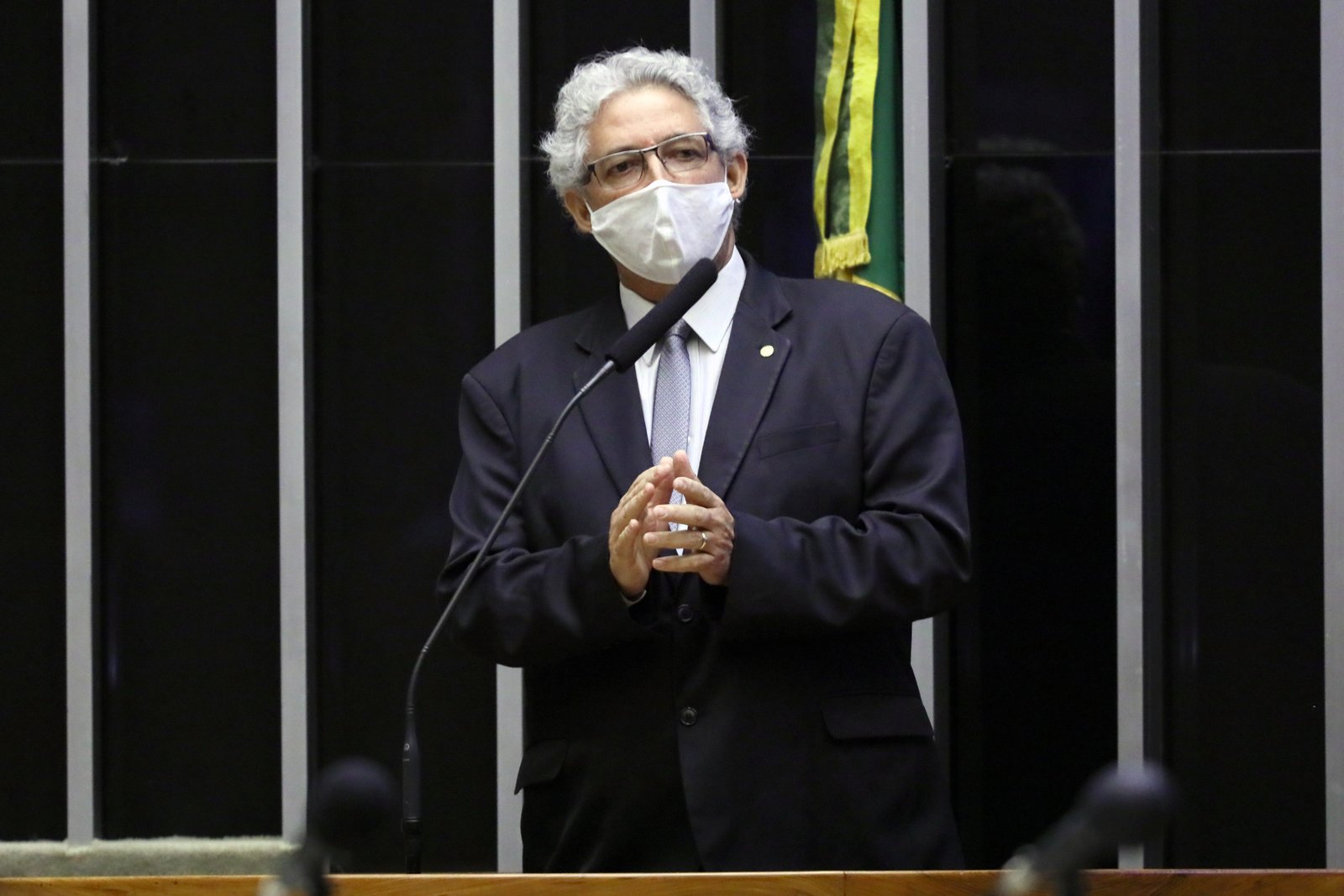 Sob protestos da bancada pedetista, Câmara mantém veto a reajuste de servidores que combatem covid-19