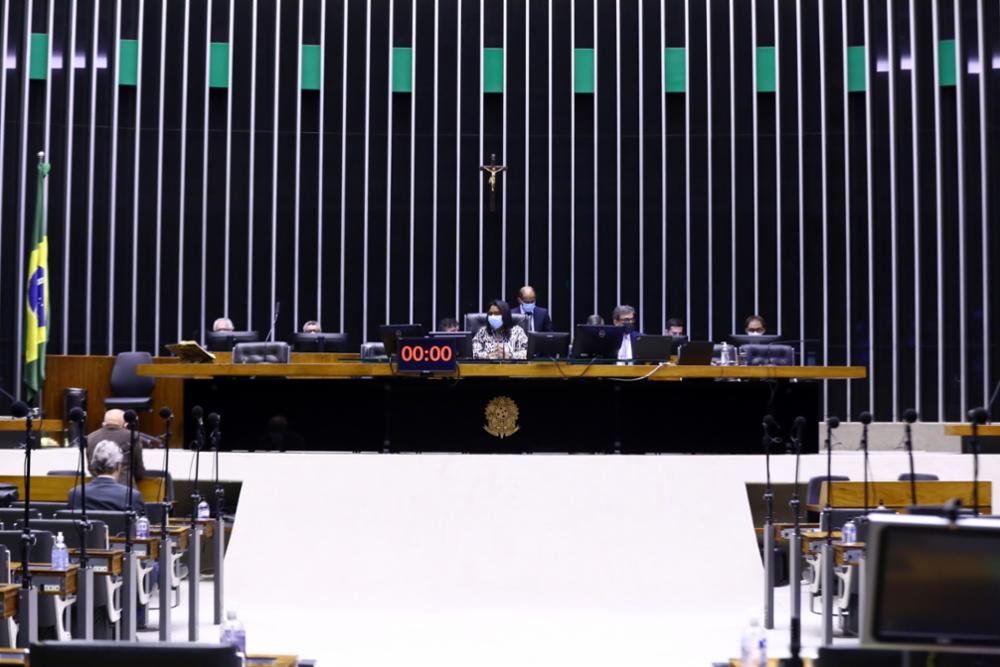 Em semana de discussão sobre mudanças no CNMP, Câmara aprova um projeto e três acordos internacionais