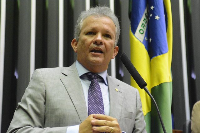 André Figueiredo sugere criação do Prêmio Beth Carvalho, de reconhecimento a contribuições à cultura