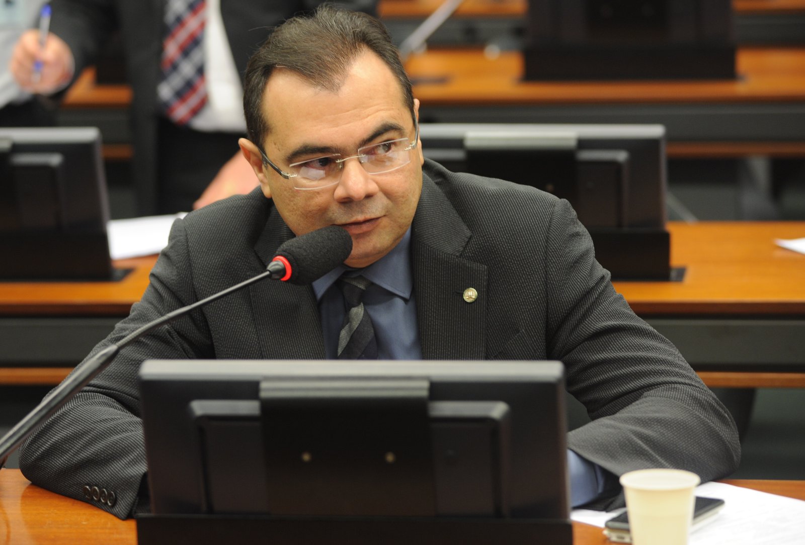 Seminário debate formas para combater notícias falsas