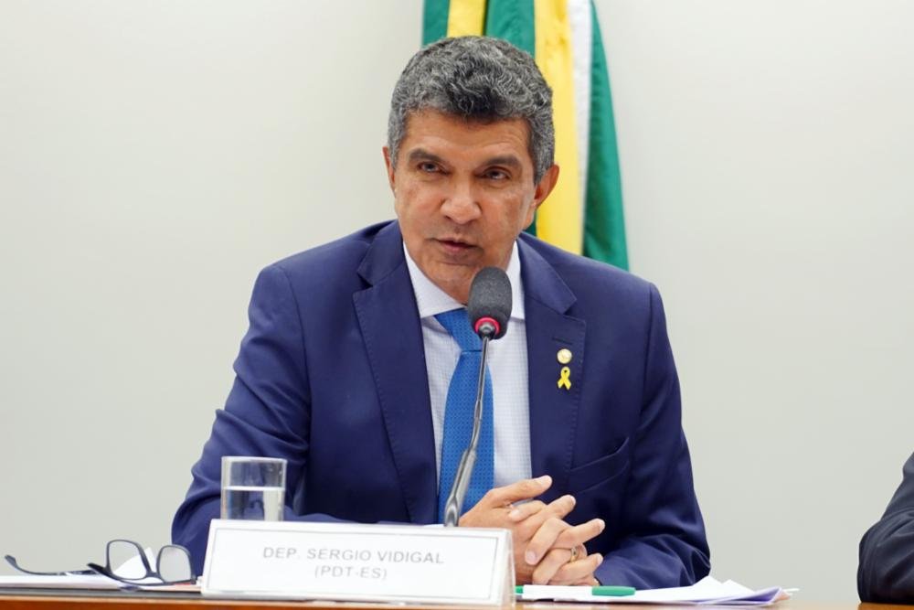CCJ aprova admissibilidade de proposta de Sérgio Vidigal sobre acúmulo de cargos no magistério