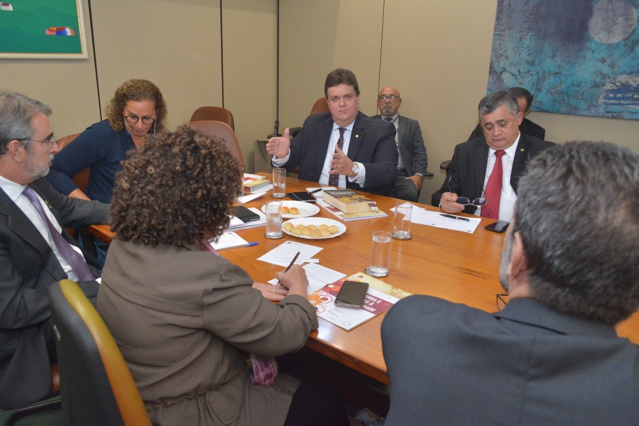 Parlamentares da oposição vão à PGR contra Weintraub por crime de responsabilidade