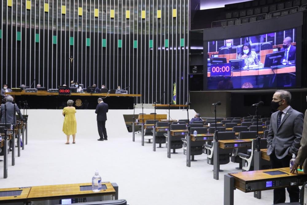 Câmara aprova nova flexibilização de regras ambientais e mais três propostas na semana