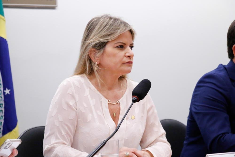 A pedido de Flávia Morais, Comissão debate tratamento da mielofibrose