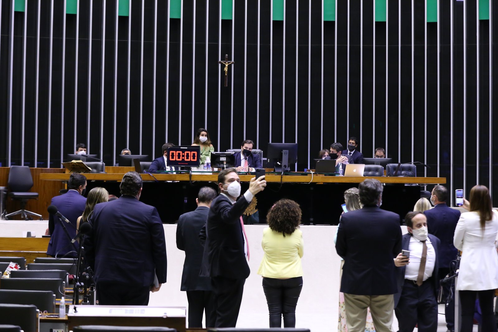 Em uma única sessão nesta quarta plenário aprova sete propostas