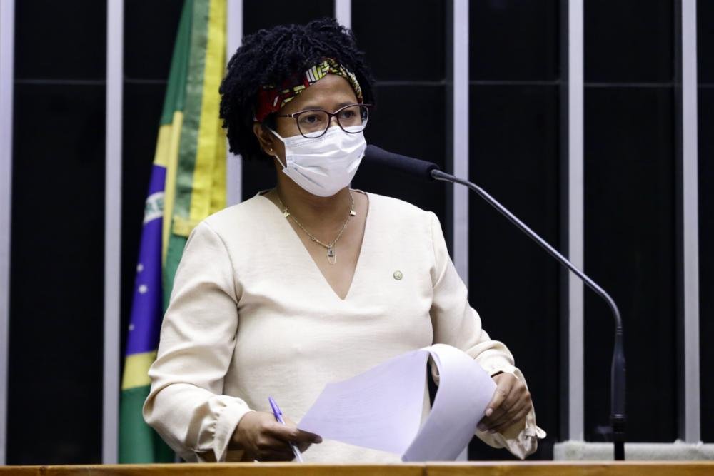 Comissão de Combate ao Câncer debate tratamento de melanoma pelo SUS em atendimento a Sílvia Cristina