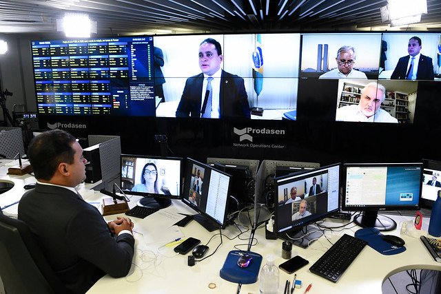 Ajuda aos estados e municípios vai à sanção presidencial com emenda do PDT