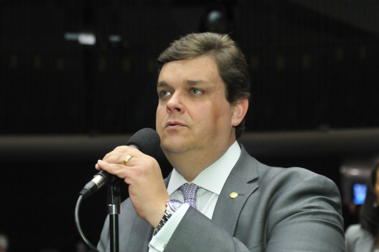 Líder da oposição Wolney Queiroz defende a taxação de grandes fortunas