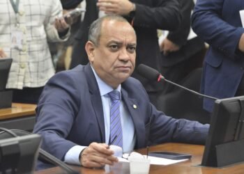 Projeto que proíbe discriminar pessoa com Transtorno do Espectro Autista é aprovado em comissão