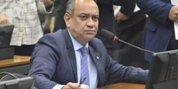 Projeto que proíbe discriminar pessoa com Transtorno do Espectro Autista é aprovado em comissão