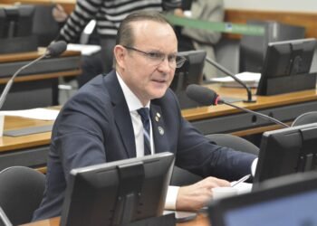 Substitutivo de Márcio Honaiser a projeto que regula a profissão de motorista de veículo escolar é aprovado em comissão