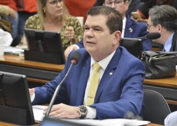 Vai à sanção projeto de Mauro Benevides Filho que prorroga prazo para entes federados usarem recursos da saúde