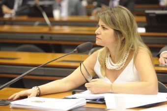 Situação de violência contra mulheres brasileiras no exterior é tema de debate