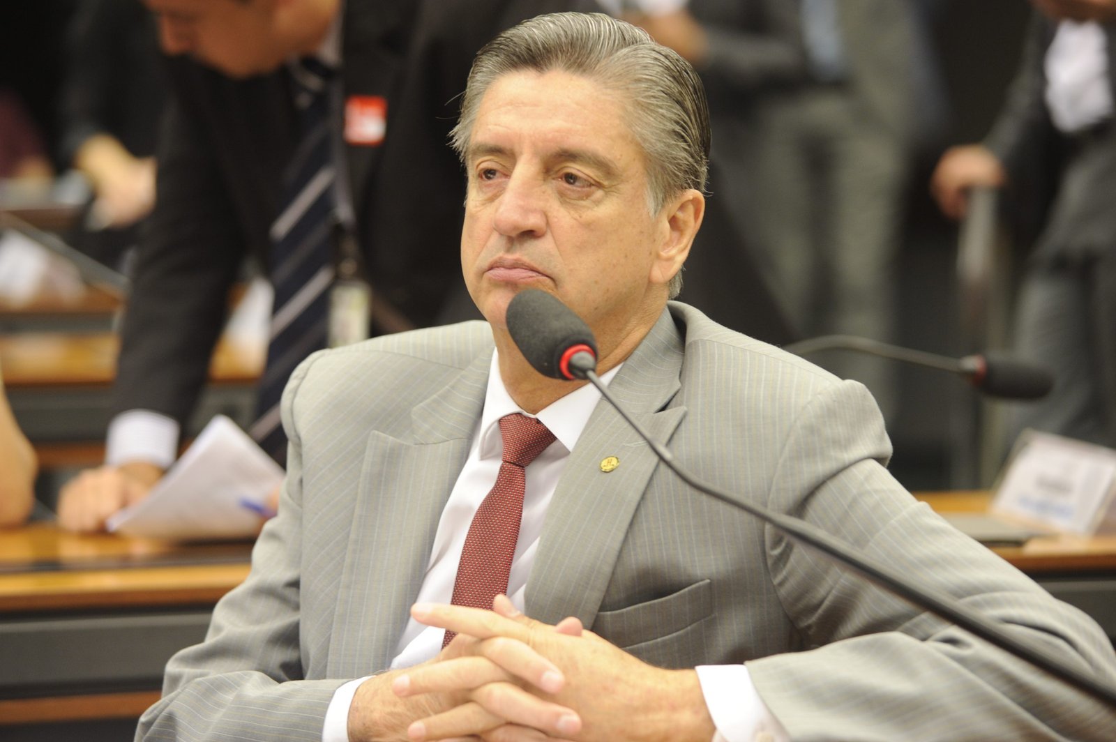 Projeto de Dagoberto Nogueira proíbe que notário seja titular de dois cartórios por mais de seis meses