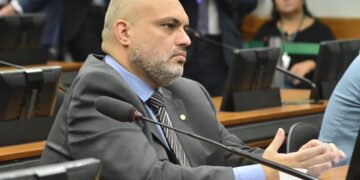 Comissão de Educação aprova projeto de Marcos Tavares que garante matrícula de irmãos na mesma unidade escolar