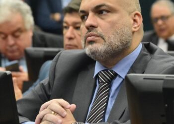 Projeto de Marcos Tavares aumenta pena para crime de furto no interior de transporte coletivo