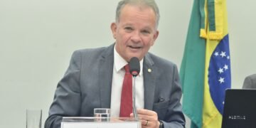 Relatório de André Figueiredo que regulamenta a profissão de gari é aprovado na Comissão de Finança e Tributação