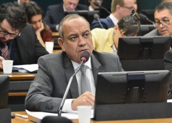 Max Lemos apresenta proposta que pune o uso de robôs em ligação com propaganda que perturbe o usuário