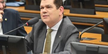 Câmara aprova urgência a projeto de regulamentação da reforma tributária relatado por Mauro Benevides Filho