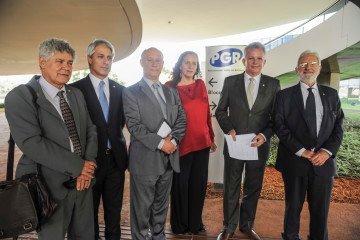 Parlamentares de oposição denunciam na PGR desvio de recursos públicos de propaganda da Reforma da Previdência