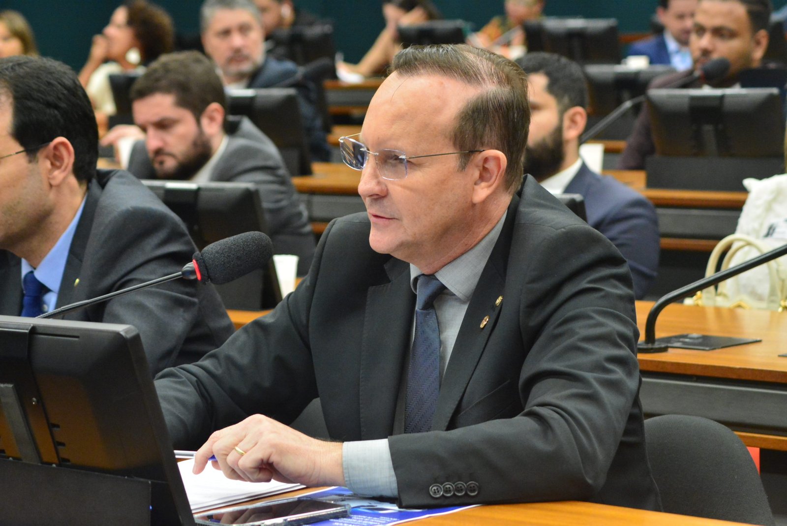 Comissão de Trabalho aprova projeto de Márcio Honaiser que obriga órgãos públicos a oferecer tecnologia assistiva à pessoa com deficiência