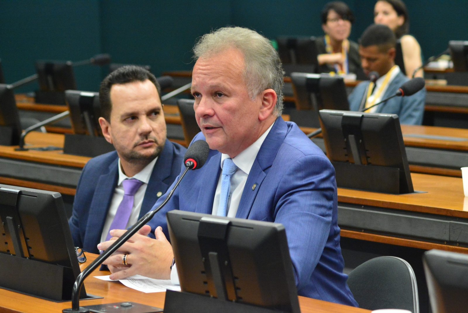 Finança e Tributação aprova projeto de André Figueiredo que reduz prazo para renovar IPI na compra de táxis