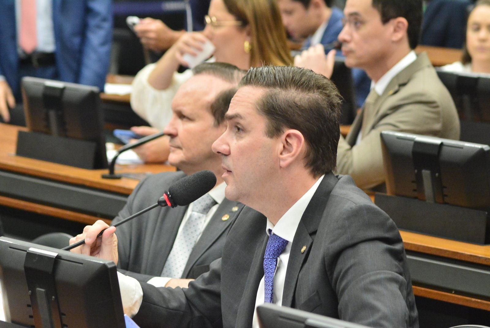 Comissão de Finanças e Tributação aprova projeto de Bismarck que prevê consulta popular periódica para avaliar a mobilidade urbana