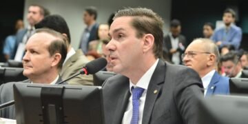 Aprovado parecer de Eduardo Bismarck pela admissibilidade da PEC que beneficia agentes de saúde