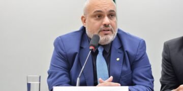 Comissão de Saúde aprova projeto de Marcos Tavares que obriga treinamento de primeiros socorros para pais de recém-nascidos