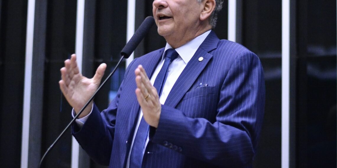 Projeto de André Figueiredo com alerta sobre o perigo do sedentarismo é aprovado na Câmara