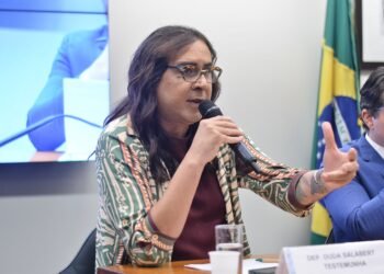 Aprovado projeto de Duda Salabert que prevê destinação ambientalmente correta a veículos automotores