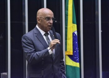 Finança e Tributação aprova presença de cão farejador na segurança portos e aeroportos e fronteiras