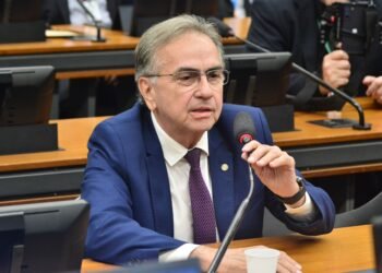 Leônidas Cristino pede informações a ministério sobre rodovias federais no Ceará